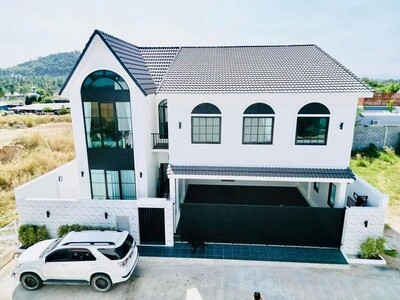 ขายพูลวิลล่าหรู พัทยา ทุ่งกลมตาลหมัน ใกล้สวนสาธารณะ (ราคาพิเศษ)