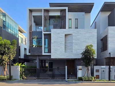 BH3947 ให้เช่าวิลล่าหรู The Gentry พัฒนาการ 2 3 ชั้น 4 ห้องนอน