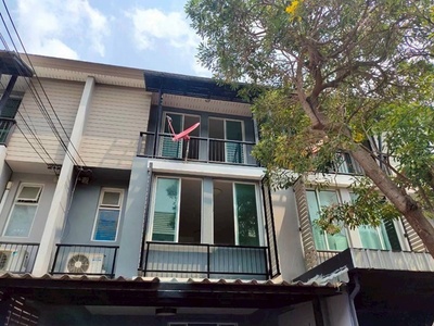 ทาวน์โฮม 3 ชั้น จดทะเบียนได้ โลตัส ลาดปลาเค้า 850ม. 3นอน 4แอร์  2