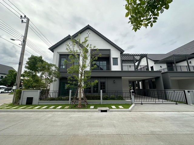 S2512 ให้เช่าและขายบ้านเดี่ยว 2 ชั้น โครงการเซนโทรบางนา บ้านใหม่ หลังมุม ใกล้เมกะบางนา