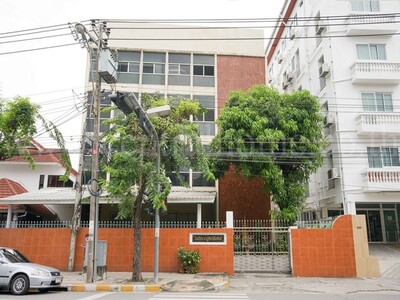P2 อาคารสำนักงานใจกลางเมือง ติดถนน เขตดุสิต พร้อมอาคาร 2 หลัง