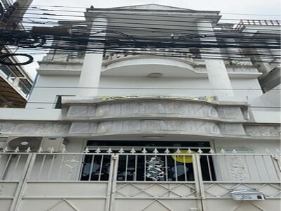 ขายทาวโฮม  หลังมุมย่านดินแดง รัชดาภิเษก วิภาวดี  ใกล้MRT ศูนย์วัฒ