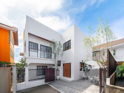 ขายบ้านเดียวพร้อมสระห้วยขวางใจกลางเมือง 5 ห้องนอน