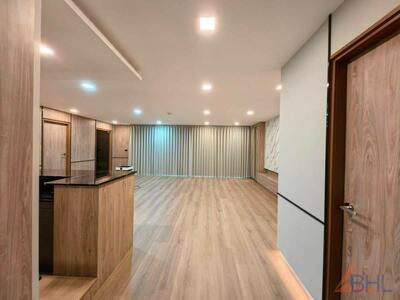 3 Bedrooms 251 sqm (Unfurnished) Near BTS Chidlom AT Somkid Garde