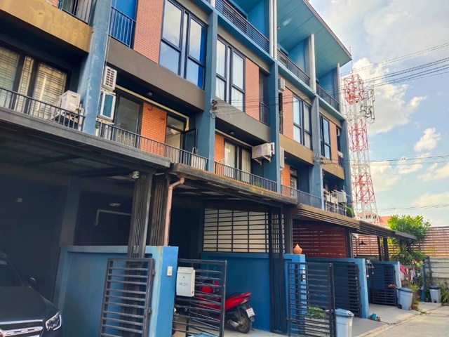 โฮมออฟฟิตให้เช่า 3.5ชั้น   24 ตรว.  Impact เมืองทอง ถูกสุด MRT เซนทรัล แจ้งวัฒนะ-ปากเกร็ด 3นอน 3น้ำ 3แอร์  