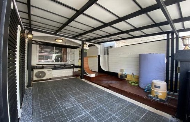 ให้เช่าทาวน์เฮาส์ 2 ชั้น Renovate ใหม่ 2 ห้องนอน ลาดพร้าว 130 รามคำแหง 81 ใกล้ BTS ลาดพร้าว 101 เดอะมอลล์บางกะปิ