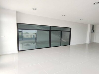 ให้เช่าโฮมออฟฟิศพร้อมโกดัง450ตร.ม.หลังมุมย่านบางใหญ่นนทบุรีซอยกัต