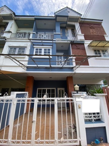 บ้าน ลาดพร้าว 87 พื้นที่ : 17ตารางวา 3 ชั้น จำนวนห้อง : 4ห้องนอน 3ห้องน้ำ 
