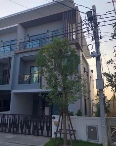  ให้เช่า ทาวน์โฮม 3ชั้น 4 ห้องนอน 4ห้องน้ำ ใกล้เซ็นทรัลเวลเกท