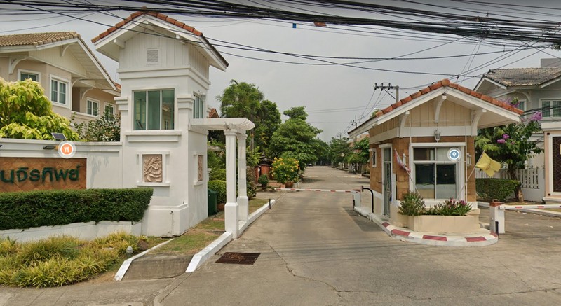 ขายบ้านเดี่ยว 2 ชั้น ติดถนนหลักในหมู่บ้านจิรทิพย์ นวลจันทร์ ถ.รามอินทรา 