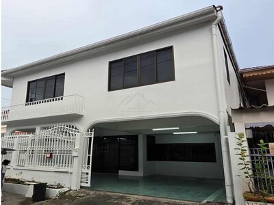 ให้เช่าบ้านเดี่ยว 2 ชั้น 260 ตรม.หมู่บ้านระเบียงทอง ซอยนาคนิวาส 4