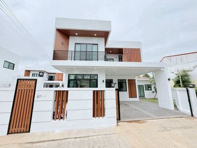 โซนแม่เหียะ ให้เช่า 80,000 บาท พูลวิลล่าสร้างใหม่ 2 ชั้น สไตล์โมเ