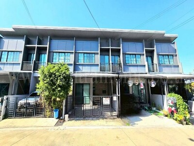 ทาวน์โฮม สิริ เพลส รังสิต เดินทางสะดวก ใกล้ SRT สถานีรังสิต