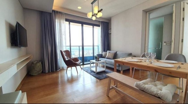 Corner Unit for rent at The Lumpini 24, near BTS Phrom Phong