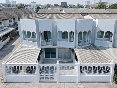 BTSเอกมัย 2.5ก ทองหล่อ ใหญ่ ทาวน์เฮาส์ 2 ชั้น 4นอน พัฒนาการ 21-25