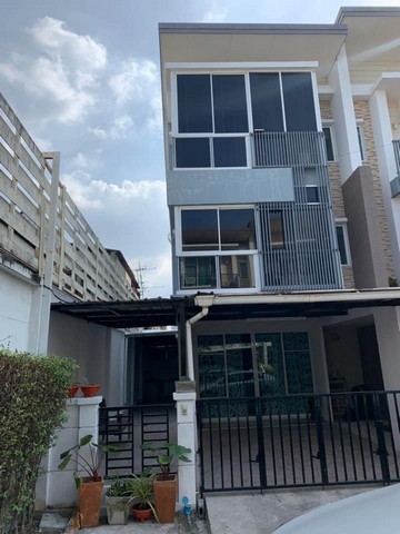 ขายทาวน์โฮม 3 ชั้นหลังมุม 3 ห้องนอน โครงการ Town plus เกษตร-นวมินทร์ เฟอร์พร้อมอยู่ 