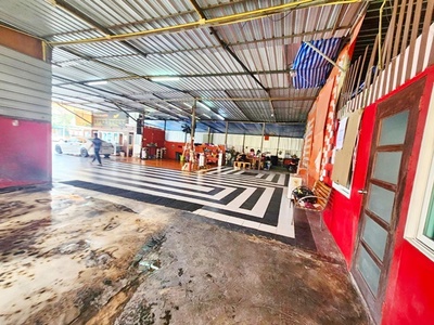 เดอะมอลล์บางกะปิ  1กม.  โชว์รูม ร้านค้า 1 ไร่ 1,600ตร.ม. 6นอน 