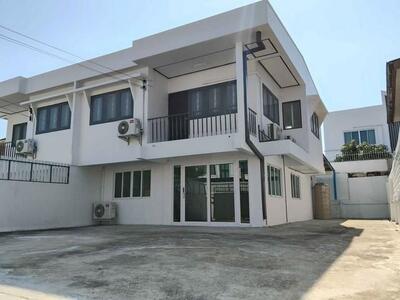 ให้เช่าบ้าน 2 ชั้น 50 ตร.ว. ถนนโชคชัย 4 ซอย 56 ใกล้เซ็นทรัลอีสวิว