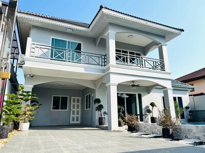 พูลวิลล่าสัตหีบ ใกล้พัทยา วิวภูเขา รีโนเวทใหม่ พร้อมสระว่ายน้ำ 