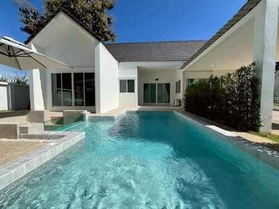 พูลวิลล่าหรู เฟอร์นิเจอร์บิ้วอินทั้งหลัง สันทราย        