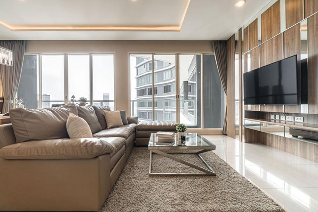 Condo For Sale " Menam Residences" -- 3 Beds 160 Sq.m. 28 Million Baht -- High-end Condominium, River view in every unit!