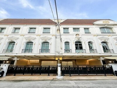 ให้เช่าทาวน์โฮม 3.5ชั้น 2หลังติดกัน บ้านกลางกรุงแกรนด์เวียนนา พระ