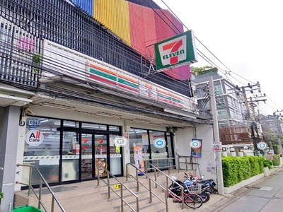 กระจกทั้งหลัง  ติด7-11 5พระโขนง 499ม.ถึง BTSบางจาก สุขุมวิท91-99 