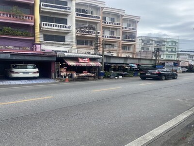 ขาย อาคารพาณิชย์ 4 ชั้นครึ่ง  บางเขน กรุงเทพฯ  ติดเซเว่น-ตลาด