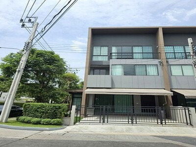 ให้เช่าทาวโฮม3ชั้น ใกล้ The Paseo รร.เตรียมอุดมศึกษาน้อมเกล้า  หล