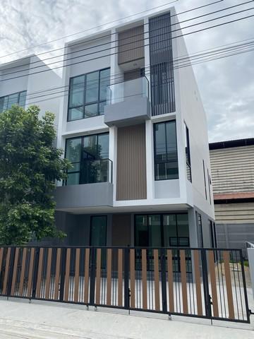 ให้เช่าโฮมออฟฟิศ 3 ชั้น ใกล้สนามบินดอนเมือง ติดถนนใหญ่ Nue Connex House 4 ห้องนอน 4 ห้องน้ำพื้นที่ใช้สอย 220 ตรม. ใกล้ BTS สถานี คปอ.