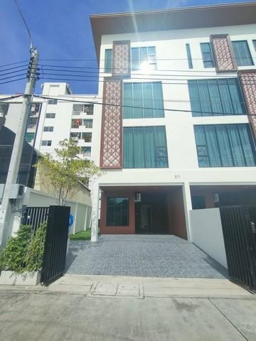 PB4587 ให้เช่าโฮมออฟฟิศ ซอยนาคนิวาส37 โฮมออฟฟิศสร้างใหม่ ห้องมุม