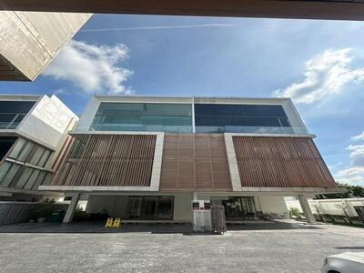 P1085 ให้เช่าโฮมออฟฟิศ ซอยรัชดาภิเษก 32 ถนนรัชดาภิเษก สไตล์ Moder