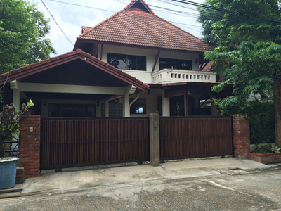 ให้เช่าบ้าน2ชั้น 80วา4นอน 3น้ำเฟอร์บางส่วน ถนนสุขุมวิท ซอย 101/1
