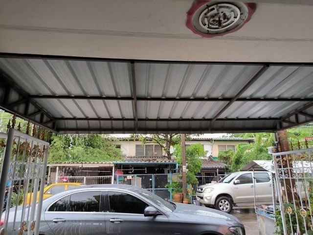 ขายด่วน บ้านทาวน์เฮ้าส์  ประชานิเวศน์ 3 ซอย 13 ตรงข้ามตลาดประชานิเวศน์3 