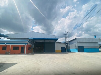 ให้เช่าโรงงานหนองใหญ่ชลบุรีพื้นที่ใช้สอย 1,950 ตารางเมตร
