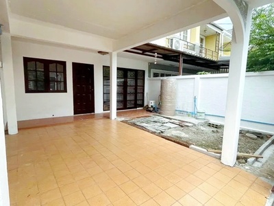 MRT วัชรพล 1.7กม. ถ.เลียบด่วนเอกมัย ทาวน์เฮ้าส์ 2ชั้น  28ตร.ว.