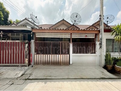 ทาวน์เฮ้าส์ ชั้นเดียว บ้านกลางเมือง พีพี 8 เมืองสุพรรณบุรี ราคาถู