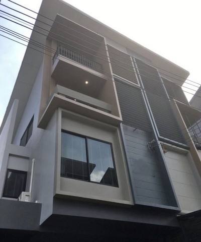 ให้เช่่าทาวน์โฮม เฮ้าส์โคลเวอร์ (Haus Clover) หลังมุม ใกล้โรบินสันและโลตัสนอส ถนนราชพฤกษ์ พร้อมเฟอร์นิเจอร์พร้อมพักอาศัย