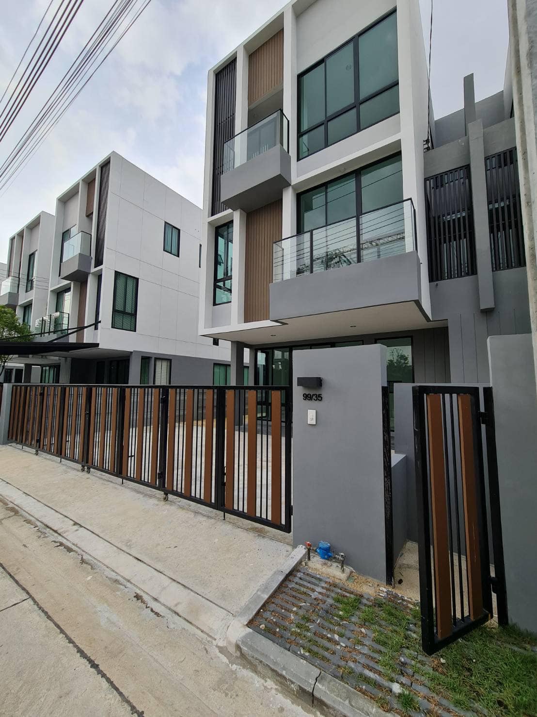 ให้เช่าบ้าน Nue noble connex house donmueang ขนาด 46 ตรว 3ห้องนอน 60,000 บาทเดือน  0958195559