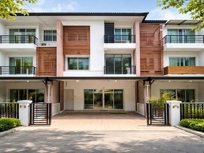 4นอน 5แอร์ BTSอ่อนนุช 1.6กม. กว้าง 5เมตร  ทาวน์โฮม 3ชั้น อ่อนนุช1