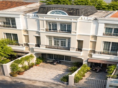 ตลาดอินทรารักษ์ 200 ม.  เปิดซิง! ให้เช่าทาวน์โฮม 3 ชั้นฟังก์ชั่น 