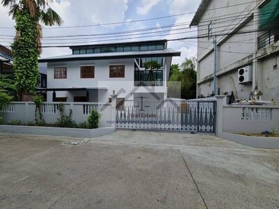 ให้เช่าโฮมออฟฟิศ2ชั้น70ตร.ว.ย่านโชคชัย4ลาดพร้าวใกล้MRTโชคชัย4