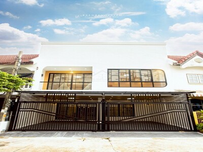 ขายทาวน์เฮ้าส์ 2 ชั้นหลังใหญ่ ม.ประชากรไทย ลาดพร้าว93 หน้ากว้าง8 