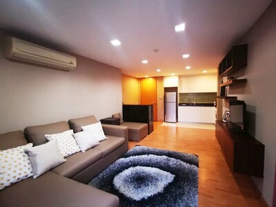 Modern Luxury XVI The Sixteenth Condominum next to MRT Queen Siri