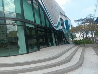 ให้เช่าออฟฟิศ2 ชั้น เข้าถนนใหญ่ได้2ทาง ย่าน ม.เกษตร   เหมาะทำสำนั