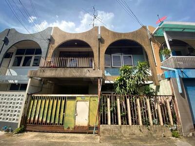 ขายทาวน์เฮ้าส์ 2 ชั้น 24 ตร.ว. 180 ตร.ม. ซอยเอกมัย12 วัฒนา