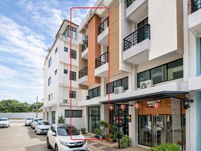 ใกล้แฟชั่นไอส์แลนด์ 900 ม.หลังริม อาคาร 3.5 ชั้นใกล้ซาฟารีเวิลด์ 