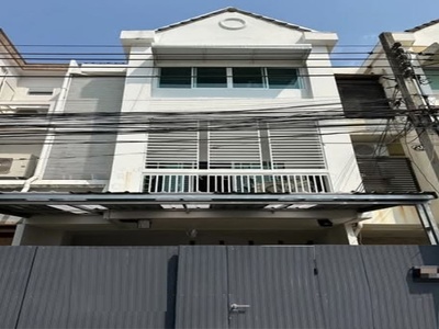 เอ็มควอเทียร์ 1 กมใกล้ BTS ทองหล่อ 700 ม. ทาวน์โฮม 3 ชั้น 3 นอน  