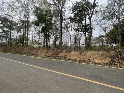 ที่ดินเนินเขาแปลงสวย ใกล้สนามบินด้านหลังเป็นอ่างเก็บน้ำไหลผ่าน