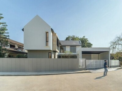 บ้านสร้างใหม่ 2 ชั้น สไตล์โมเดิร์น บรรยากาศร่มรื่นน่าอยู่ สันผีเส